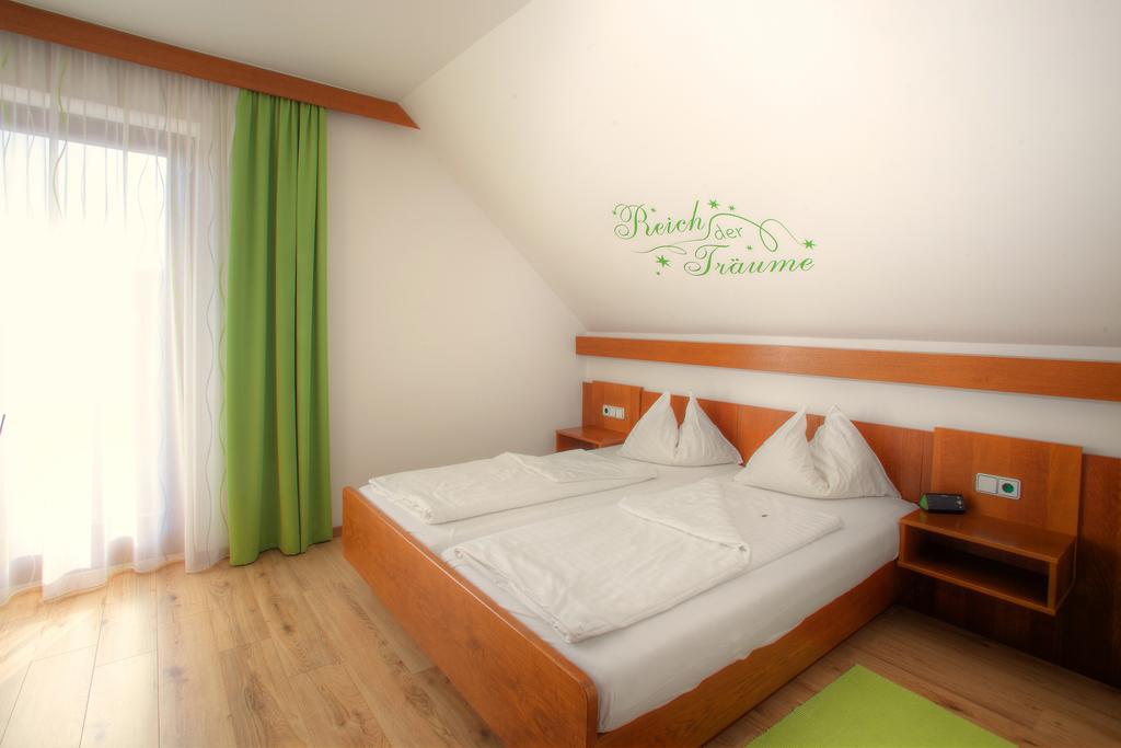 Mathiasl Panorama Ferienwohnungen โบเดนสดอร์ฟ ภายนอก รูปภาพ